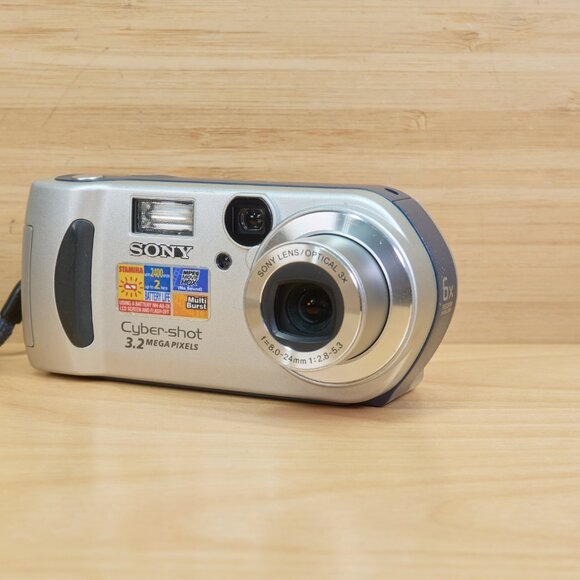 Sony Cyber-shot DSC-P71 3.2MP Digital Camera, 3X Optical Zoom, Made in Japan - Picture 1 of 8
